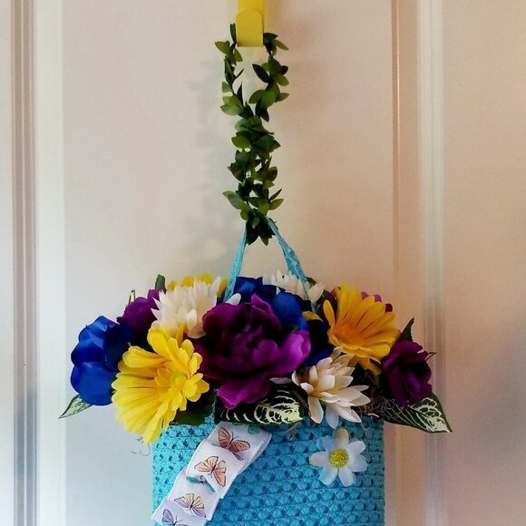 Spring Summer Faux Floral Door Wall Decor🦋 - Picture 2 of 8